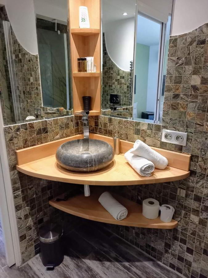 Les Chambres Du Vieux Bistrot Cabrieres-d'Avignon Ngoại thất bức ảnh