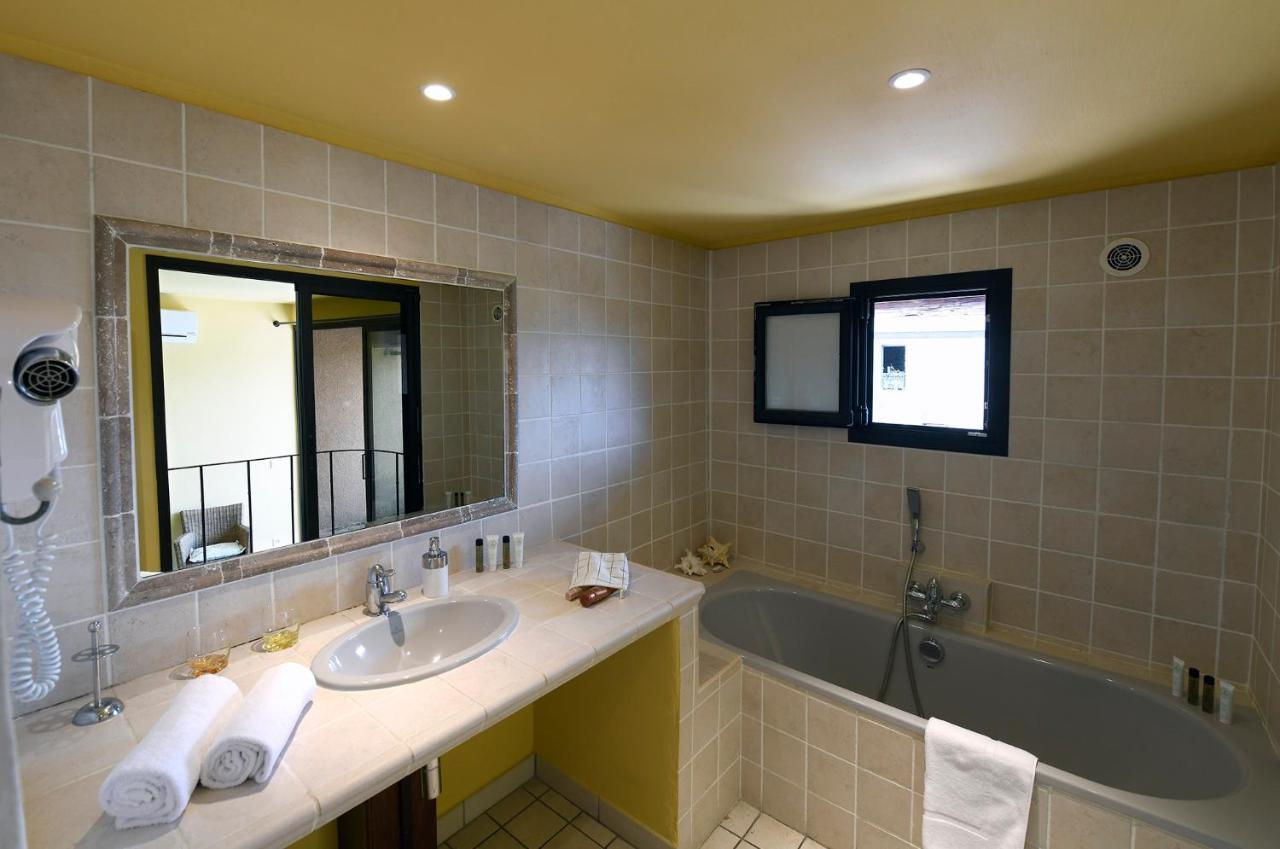 Les Chambres Du Vieux Bistrot Cabrieres-d'Avignon Ngoại thất bức ảnh